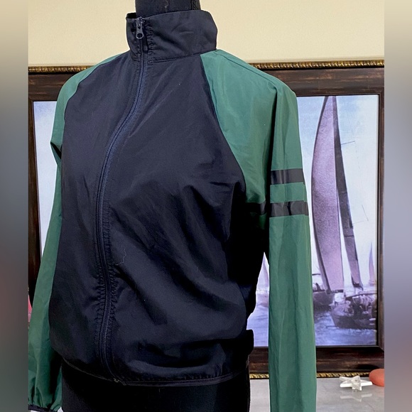 DIP XS fitness jacket 100% polyester RN# 29360 color black - green pre-owned - Picture 3 of 15